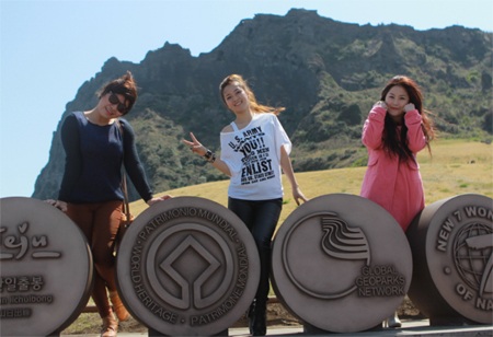 Hương Tràm, Đinh Hương, Xuân Nghi dạo bước ở Jeju - 13 Hương Tràm, Đinh Hương, Xuân Nghi dạo bước ở Jeju