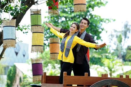 Hòa Hiệp tình tứ bên bạn nhảy xinh đẹp - 6 VN