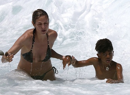 Hình ảnh nóng trong vụ Heidi Klum cứu con khỏi sóng lớn - 3 VN