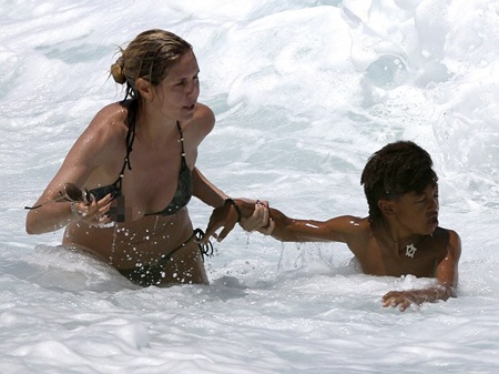 Hình ảnh nóng trong vụ Heidi Klum cứu con khỏi sóng lớn - 4 VN