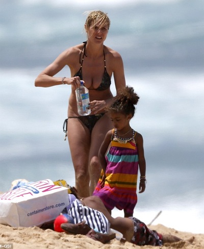 Hình ảnh nóng trong vụ Heidi Klum cứu con khỏi sóng lớn - 11 VN