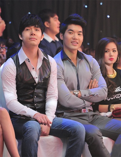 Nathan Lee và Trương Nam Thành (Á quân BNHV mùa trước) đi xem chương trình BNHV 6/4