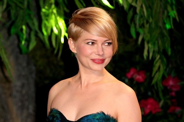 Ngôi sao từng được đề cử giải Oscar diện váy hở vai quyến rũ