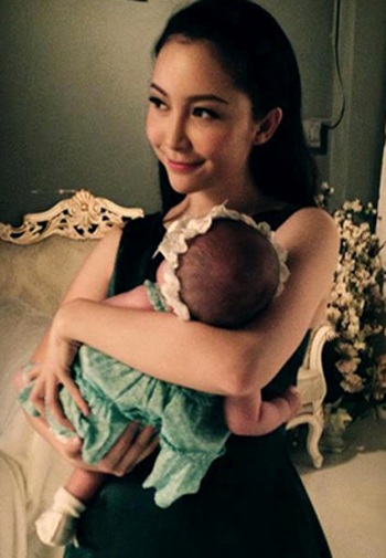 Linh Nga: “Con tôi sẽ theo nghề bố” - 1 Linh Nga và con gái