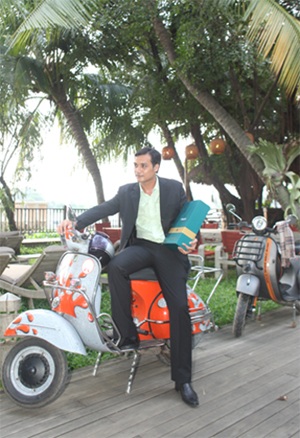 Anh Thư lộng lẫy cùng “khoảnh khắc Xuân tuyệt hảo” - 7 Hoa hậu Dương Mỹ Linh tạo dáng cùng hộp quà Tết ton-sur-ton với chiếc Vespa cổ