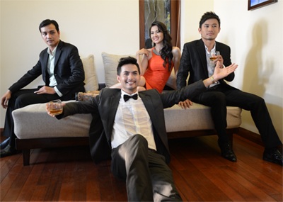 Anh Thư lộng lẫy cùng “khoảnh khắc Xuân tuyệt hảo” - 8 Hoa hậu Dương Mỹ Linh tạo dáng cùng hộp quà Tết ton-sur-ton với chiếc Vespa cổ