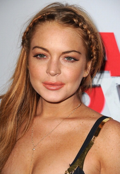 Ashley Tisdale “đọ dáng” Lindsay Lohan - 13 VN