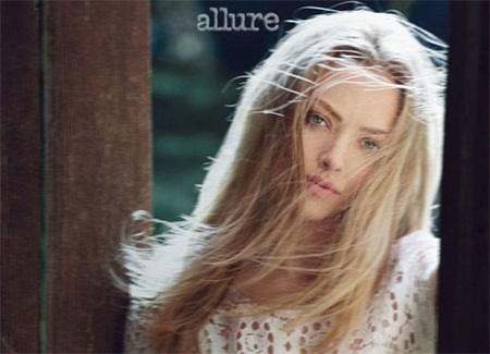 “Vòng một của tôi thật đẹp” - 2 Amanda Seyfried gợi cảm trong những bức hình mới
