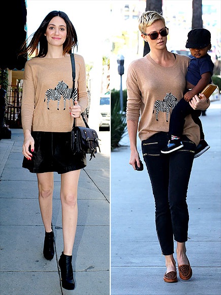 Kiều nữ Hollywood lại “đụng hàng” - 15 Emmy Rossum và Charlize Theron năng động với áo len in hình ngựa vằn hiệu Madewell