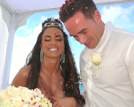 Siêu mẫu “ngực bự” lộ ảnh cưới - 3 VN