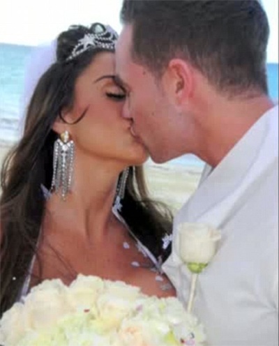 Siêu mẫu “ngực bự” lộ ảnh cưới - 6 VN