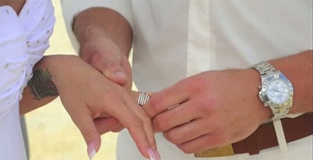 Siêu mẫu “ngực bự” lộ ảnh cưới - 10 VN