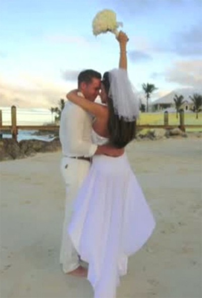 Siêu mẫu “ngực bự” lộ ảnh cưới - 13 VN