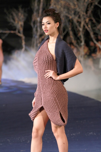 ‘Chân dài” Việt khoe sắc trên sàn catwalk - 9 Nguyễn Bộ