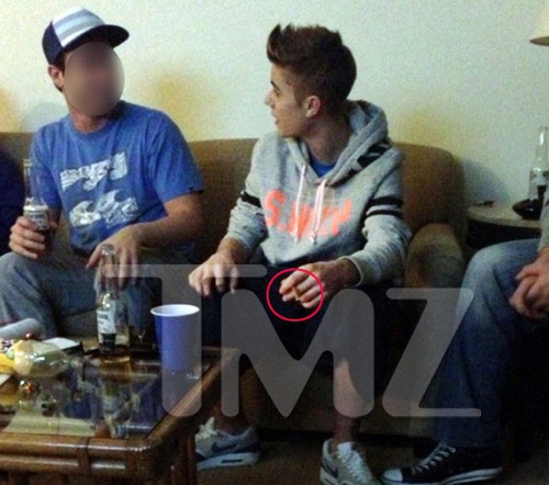 Justin Bieber lại bị nghi hút cần sa - 1 Justin Bieber lại bị nghi hút cần sa