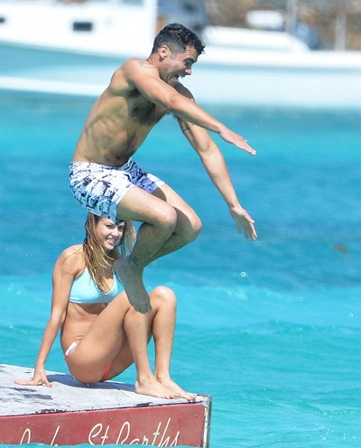 Jessica Alba khoe dáng trên biển - 12 VN