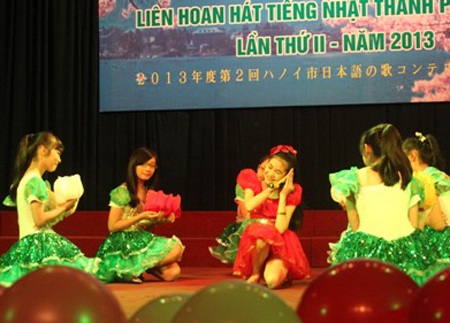 Chung khảo Liên hoan hát tiếng Nhật thành phố Hà Nội lần thứ II - 1 Các tiết mục sôi nổi hấp dẫn