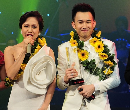 Giả vàng trị giá 250 triệu đồng được trao cho cặp đôi: Thanh Thúy - Dương Triệu Vũ.