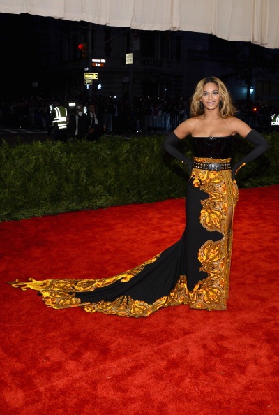 Kristen Stewart và bộ đồ hơi đơn điệu