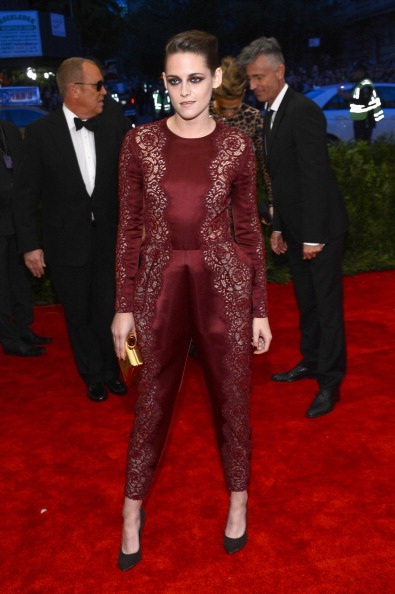 Kristen Stewart và bộ đồ hơi đơn điệu