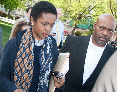 Lauryn Hill xuất hiện đầy lo lắng tại tòa án