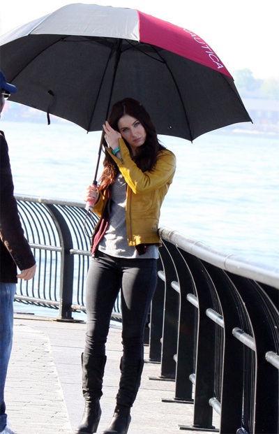 Megan Fox đạp xe vẫn gợi cảm - 6 VN