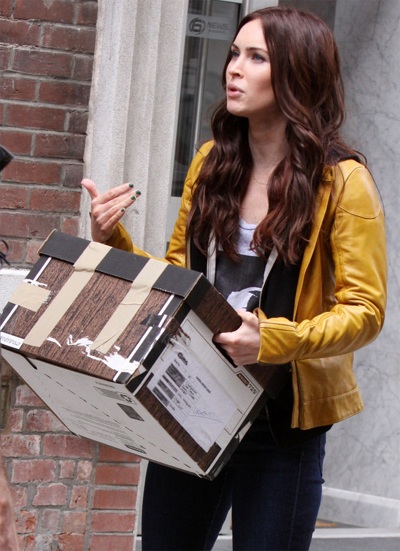 Megan Fox đạp xe vẫn gợi cảm - 8 VN
