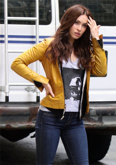 Megan Fox đạp xe vẫn gợi cảm - 9 VN