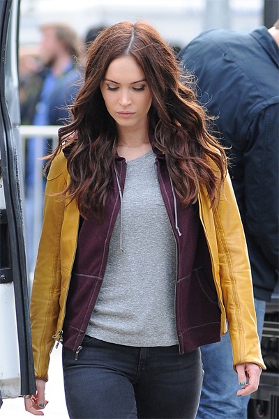 Megan Fox đạp xe vẫn gợi cảm - 15 VN