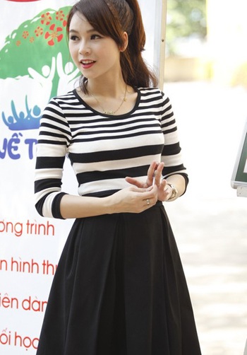 Hot girl Sam thu hút sự chú ý tại trường cũ