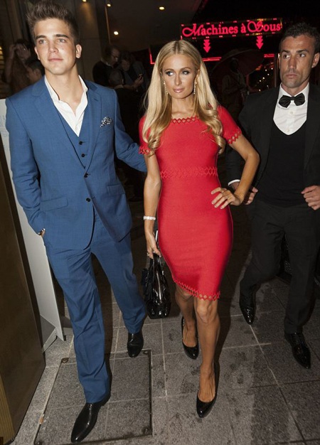 Paris Hilton mải mê tình tứ với bồ trẻ - 7 VN