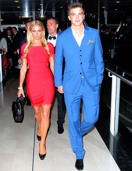 Paris Hilton mải mê tình tứ với bồ trẻ - 9 VN