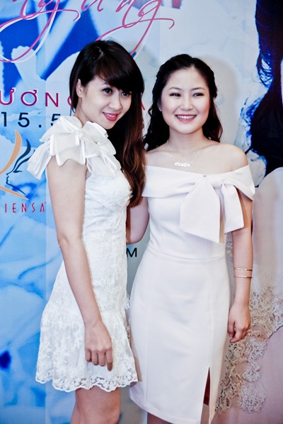 Hương Tràm xinh đẹp trong ngày “Ngại ngùng” - 1 Nhạc sỹ Lưu Thiên Hương đến chúc mừng Hương Tràm
