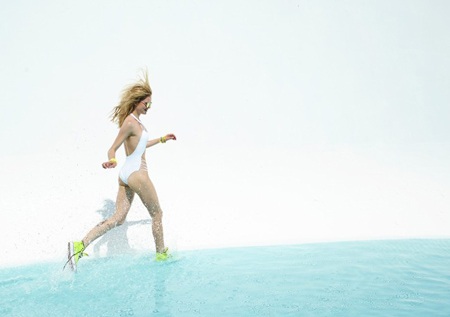 Người mẫu Đức gợi cảm đón hè - 3 VN