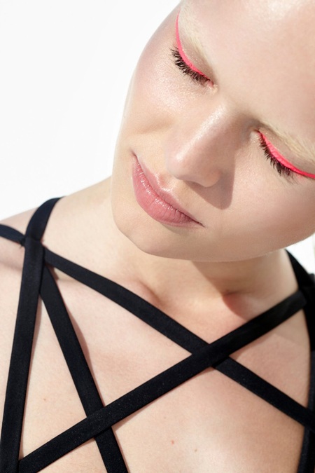 Người mẫu Đức gợi cảm đón hè - 14 VN