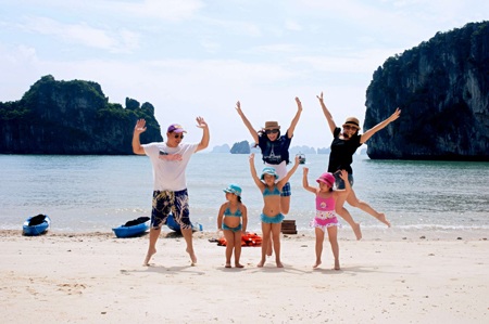 Thúy Hạnh vui vẻ bên gia đình