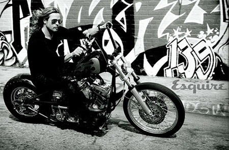 Brad Pitt thừa nhận có rất ít bạn - 2 Hình ảnh của Brad Pitt trên tạp chí Esquire