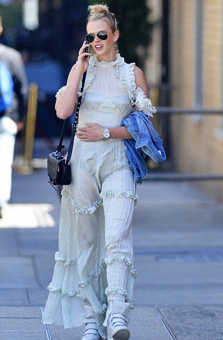 “Khó hiểu” với bộ váy xấu xí của siêu mẫu Nga - 2 VN