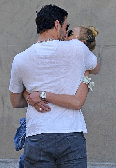 “Khó hiểu” với bộ váy xấu xí của siêu mẫu Nga - 4 VN