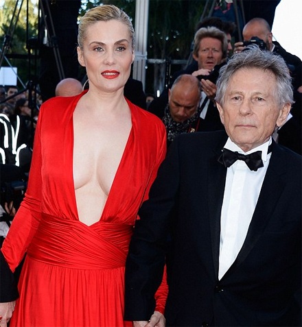 Nữ diễn viên 46 tuổi diện váy hở nội y trên thảm đỏ LHP Cannes