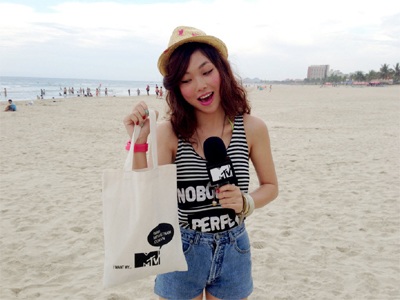 VJ Kaylee và MTV Now “đột kích” biển Đà Nẵng - 1 Và người dẫn chương trình VJ Kaylee đã sẵn sàng với hàng loạt điều bất ngờ cho các fan của mình.