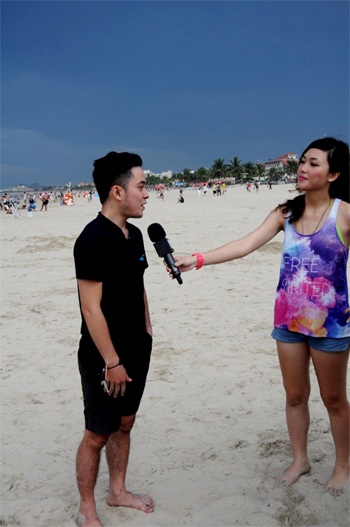 VJ Kaylee và MTV Now “đột kích” biển Đà Nẵng - 3 Và người dẫn chương trình VJ Kaylee đã sẵn sàng với hàng loạt điều bất ngờ cho các fan của mình.