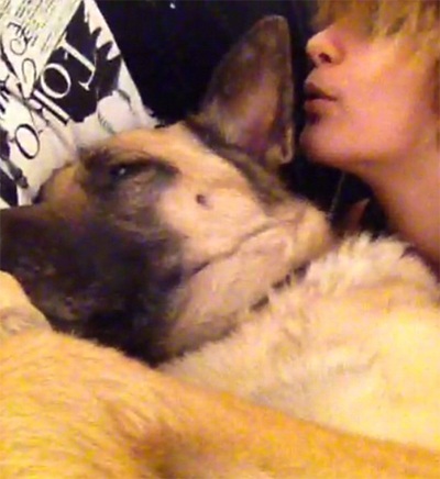 Con gái Vua nhạc Pop ngày càng thân thiết với mẹ đẻ - 3 VN