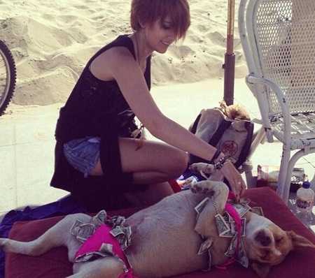 Con gái Vua nhạc Pop ngày càng thân thiết với mẹ đẻ - 2 VN