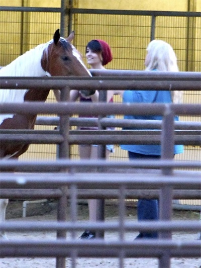 Con gái Vua nhạc Pop ngày càng thân thiết với mẹ đẻ - 9 Cô gái 15 tuổi tiết lộ cô mong ước lớn lên có thể trở thành một bác sỹ giỏi để chăm sóc mọi người.