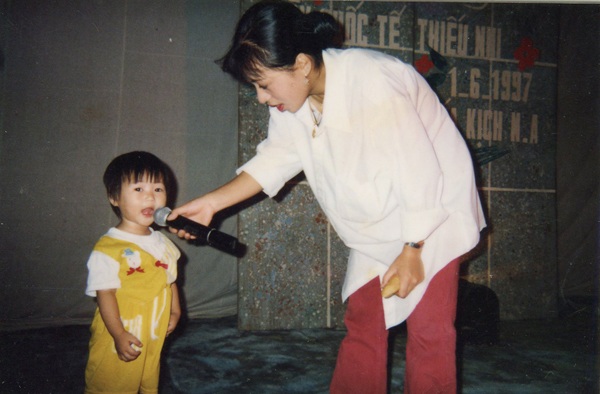 Hé lộ ảnh Hương Tràm ngày bé - 1 Hương Tràm ngày bé