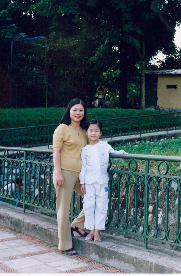 Hé lộ ảnh Hương Tràm ngày bé - 5 Hương Tràm với mẹ