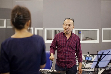 Trần Thu Hà say sưa tập hát - 7 ML