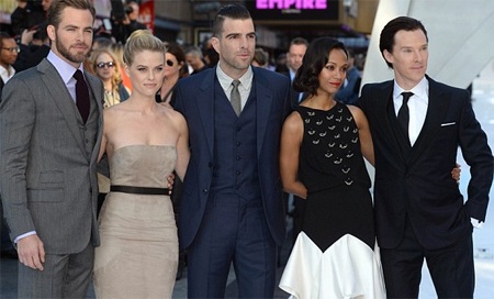 “Sao” phim Avatar rắc rối với váy quá cầu kỳ - 2 VN