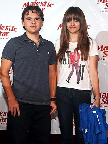 Anh trai Paris Jackson hủy kế hoạch xuất hiện trên truyền hình - 1 Paris Jackson và anh trai